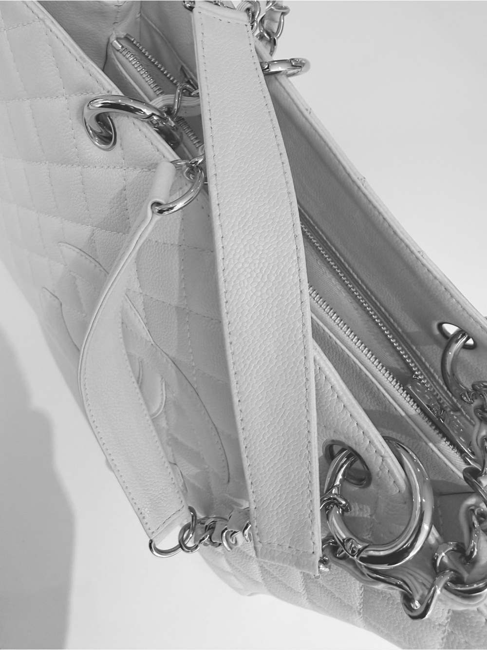 CHANEL Grand Shopping Tote White Caviar with Silver Hardware - Picture 5 of 15